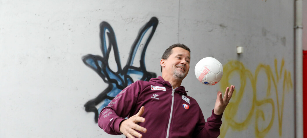 – Vi kan ikke bare gå rundt og gnage på ball og klister