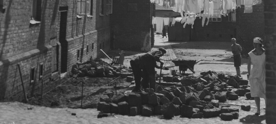 Her bodde de så trangt at bakgården ble stue og lekerom