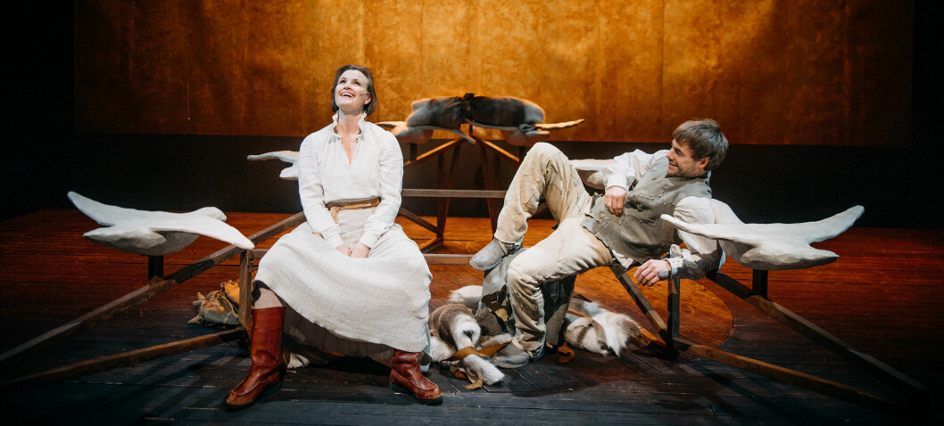 «Kniven i ilden»: Berørende teaterepos