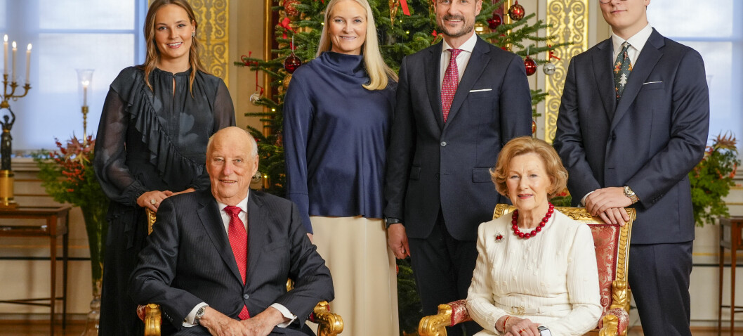 Monarki ute på dato