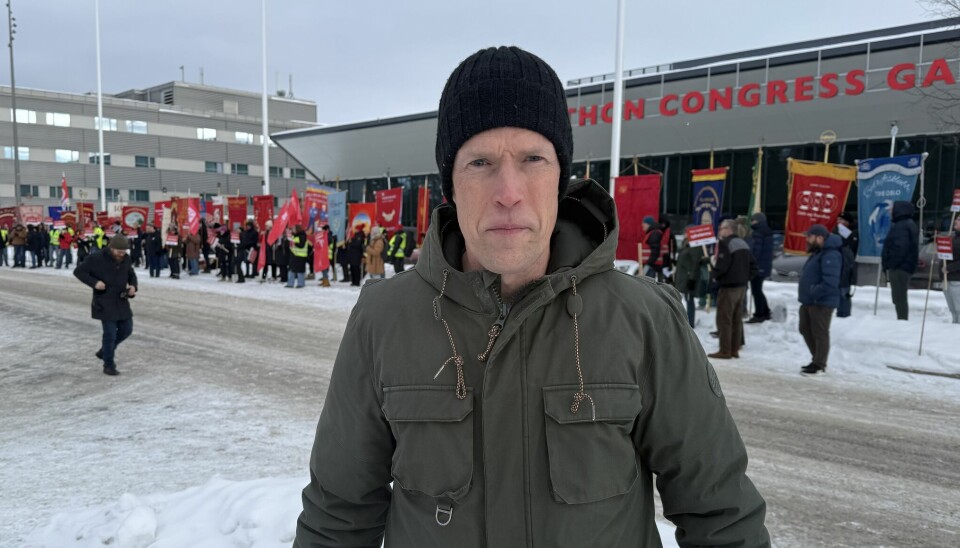 Stordemonstrasjon utenfor Høyres landsmøte: – Ikke rør sykelønna!