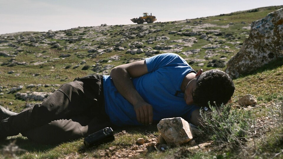 Siden 80-tallet har Israel forsøkt å tvangsutkaste befolkningen fra området Masafer Yatta på Vestbredden. Dokumentarfilmen 'No other land' tar oss med inn i situasjonen .