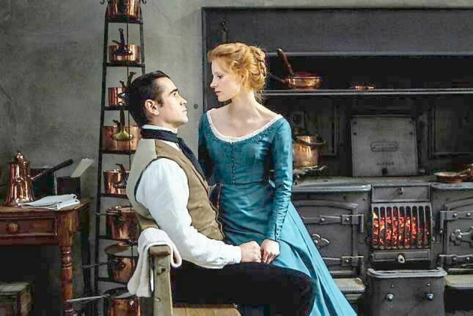 Jessica Chastain spiller frøken Julie i Liv Ullmanns filmatisering av Strindberg-klassikeren. Her sammen med Colin Farrell. I dag kommer de første internasjonale anmeldelsene av filmen som har norsk kinopremiere fredag. FOTO: AP/NTB SCANPIX