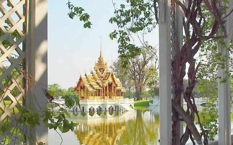 Wat Mahathat var det religiøse midtpunktet i Ayutthaya, og her finner du denne nydelige Buddha-figuren omgitt av trerøtter.