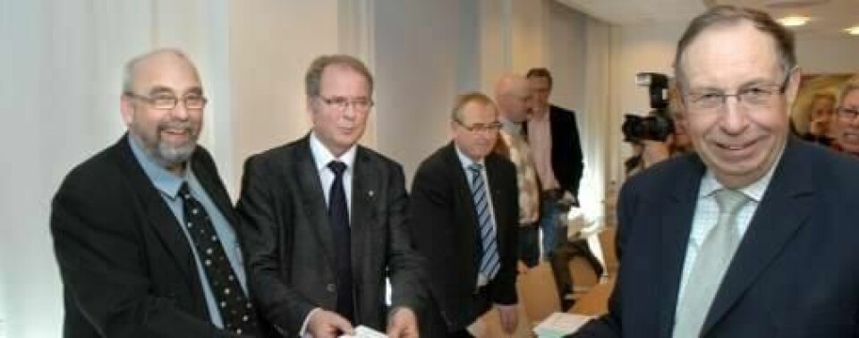 Bøndene har sagt seg fornøyde med årets jordbruksoppgjør. Fra venstre; leder i Norges Bonde- og Småbrukarlag, Ole-Anton Teigen, leder i Norges Bondelag, Bjarne Undheim, og generalsekretær Harald Milli og forhandlingsleder Per Harald Grue.