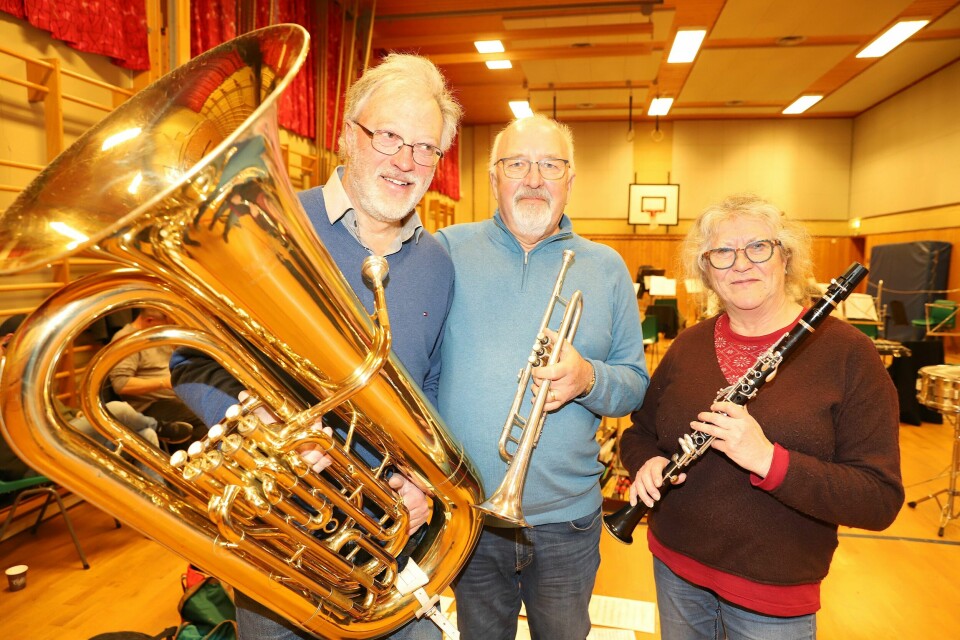Skal det klinge når Torp musikkorps marsjerer trenger korpset sårt en tubaist, flere trompetister og klarinettister. Her representert med musikantene Odd-Gunnar Nilsen, Truls Stene og Randi Wiggen. Skal det klinge når Torp musikkorps marsjerer trenger korpset sårt en tubaist, flere trompetister og klarinettister. Her representert med musikantene Odd-Gunnar Nilsen, Truls Stene og Randi Wiggen.