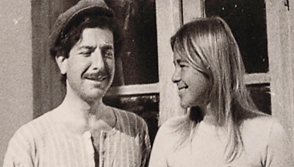 Leonard Cohen og Marianne Ihlen sammen på Hydra. Bildet er fra dokumentarfilmen «Marianne & Leonard – Words of Love». Nå skal det berømte kjærlighetsforholdet bli TV-serie. Cohen Ihlen