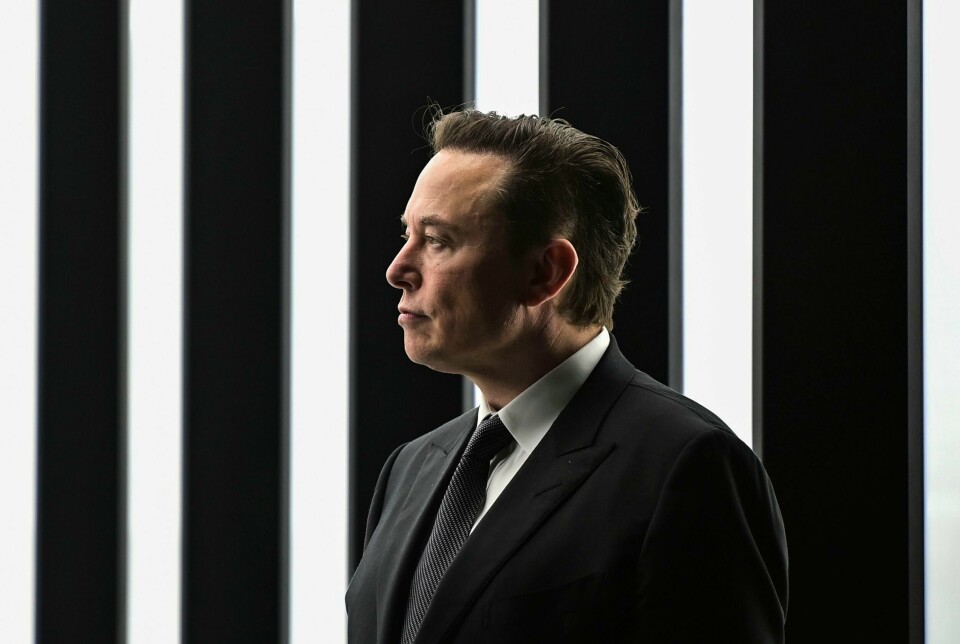 Elon Musks forsøk på å kjøpe hele Twitter, blir nå møtt av en såkalt giftpille fra selskapets styre. FILE - Elon Musk, Tesla CEO, attends the opening of the Tesla factory Berlin Brandenburg in Gruenheide, Germany, March 22, 2022. Twitter said in a statement Friday, April 15, 2022, that its board of directors has unanimously adopted a “poison pill” defense in response to Tesla CEO Elon Musk’s proposal to buy the company and take it private. (Patrick Pleul/Pool Photo via AP, File)