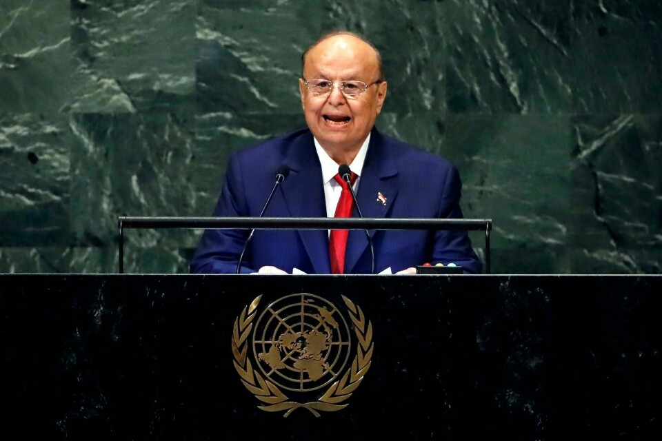 Jemens president Abed Rabbo Mansour Hadi, her under en tale i FNs generalforsamling for noen år siden. FILE - In this Sept. 26, 2018 file photo, Yemen's President Abed Rabbo Mansour Hadi addresses the 73rd session of the United Nations General Assembly, at U.N. headquarters. Yemeni officials say heavy fighting in YemenÄôs southern Dhale province between pro-government forces and Shiite rebels has killed more than 85 people. The officials say the Houthi rebels recaptured the district of Damt and the surrounding area from forces allied with the internationally recognized government after more than a week of fighting. They say dozens have been wounded. Yemen has been embroiled in a civil war pitting the Iran-backed Houthis against the government of President Abed Rabbo Mansour Hadi, backed by a Saudi-led coalition since March 2015. (AP Photo/Richard Drew, File)