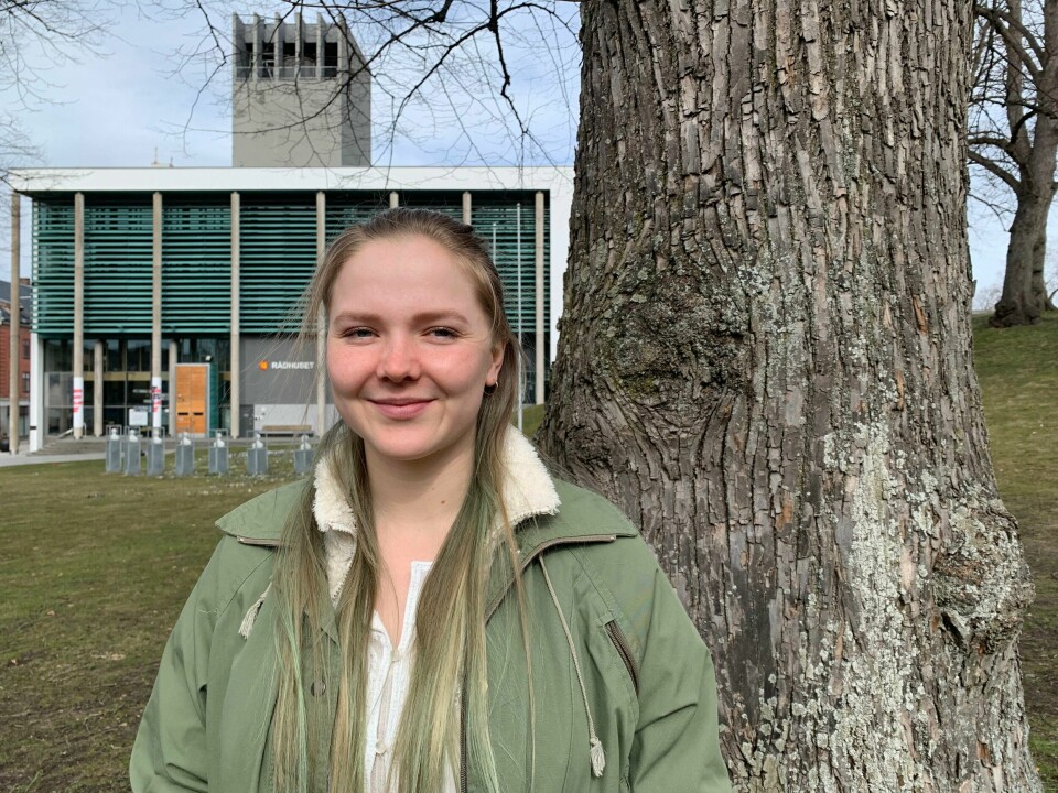 Live Skullerud er dansekunstner, utdannet ved Universitetet i Stavanger. Live Skullerud er dansekunstner, utdannet ved Universitetet i Stavanger.