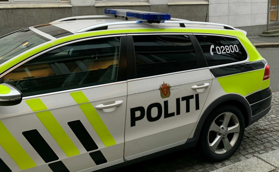 Politibil utenfor Stavanger tinghus. Politibil utenfor Stavanger tinghus.