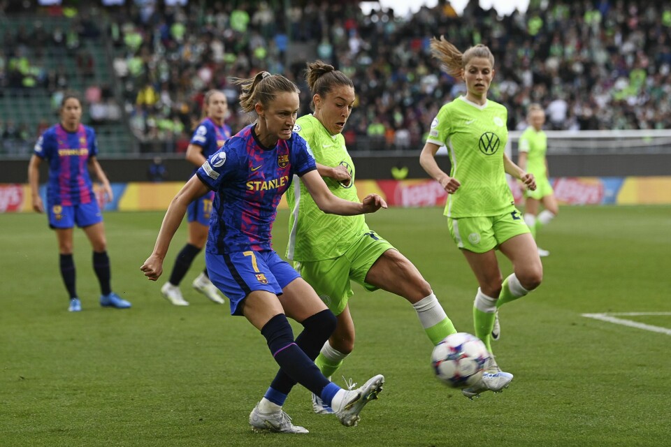Caroline Graham Hansen i aksjon for Barcelona i mesterligasemifinalen mot Wolfsburg. Caroline Graham Hansen og Barcelona er klar for finale i mesterligaen. Foto: Swen Pf'rtner / dpa via AP / NTB