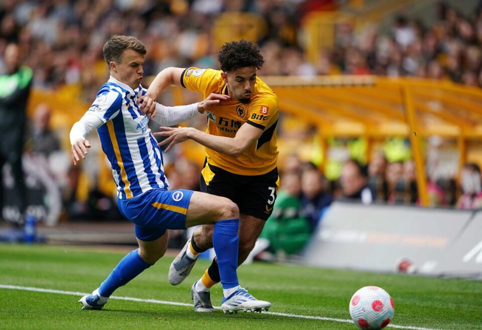 Solly March (t.v.) og Brighton hadde få problemer mot Wolverhampton lørdag. Solly March (t.v.) og Brighton hadde få problemer mot Wolverhampton lørdag. Foto: Zac Goodwin / PA via AP / NTB