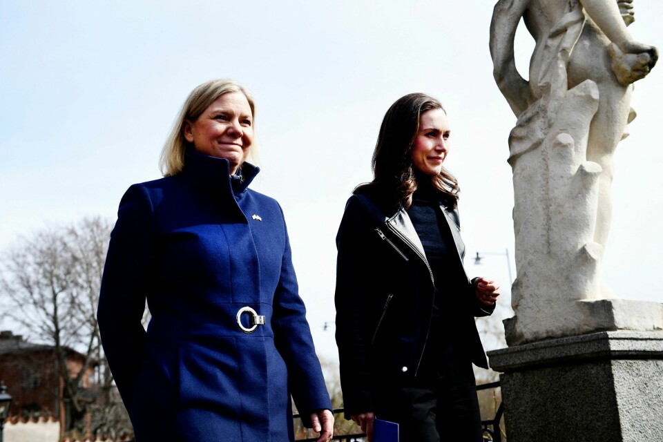 Sveriges statsminister Magdalena Andersson (til venstre) og Finlands statsminister Sanna Marin i Stockholm i forbindelse med et møte 13. april, om hvorvidt landene skal søke Nato-medlemskap. Sveriges statsminister Magdalena Andersson (til venstre) og Finlands statsminister Sanna Marin i Stockholm i forbindelse med et møte 13. april, om hvorvidt landene skal søke Nato-medlemskap.