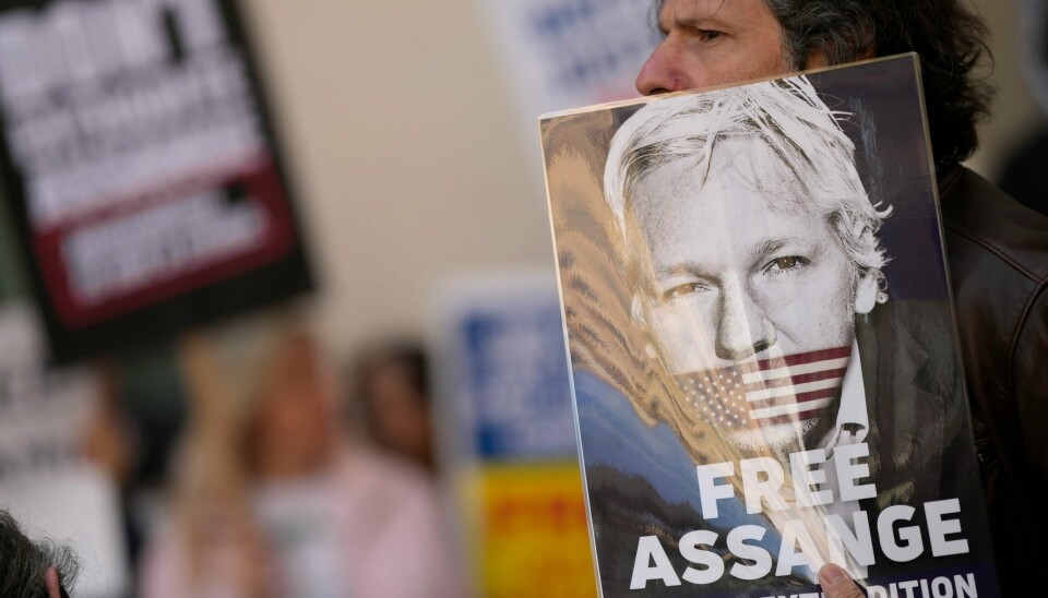 Støttespillere av Julian Assange mener WikiLeaks-grunnleggeren er en varsler som har krav på beskyttelse. Dersom han blir utlevert til USA risikerer han opptil 175 års fengsel. Støttespillere av Julian Assange mener WikiLeaks-grunnleggeren er en varsler som har krav på beskyttelse. Dersom han blir utlevert til USA risikerer han opptil 175 års fengsel. Foto: AP / NTB