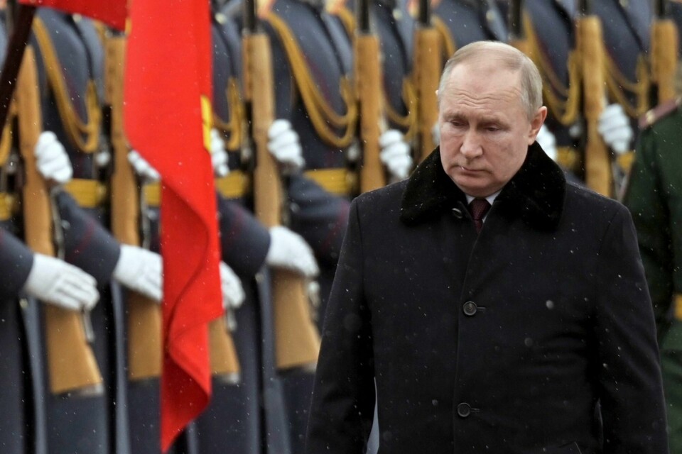 Russlands president Vladimir Putin. Vil Russlands president Vladimir Putin påvirkes av sanksjonene som så langt er innført? Det er et av spørsmålene i Ukraina-krisen nå. Her er Putin på en seremoni ved Den ukjente soldats grav i Moskva onsdag.