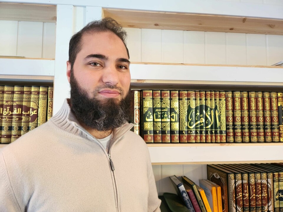 Imam Bashar Shaqura i Sandefjord moske, mener at politiet kunnde gjort mindre skade ved å ikke bruke tåregass. Imam Bashar Shaqura i Sandefjord moske.