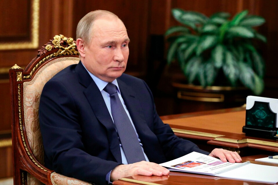 Stopper Vladimir Putin gassleveransene til flere EU-land? President Vladimir Putin har angivelig beklaget en påstand om Adolf Hitler fra utenriksminister Sergej Lavrov. Foto: Mikhail Klimentyev, Kreml Pool Photo via AP / NTB