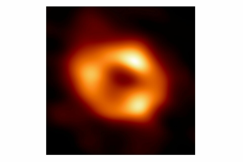 Astronomer viste torsdag fram det første bildet av et svarte hullet i sentrum av Melkeveien, vår egen galakse. Astronomer viste torsdag fram det første bildet av et svarte hullet i sentrum av Melkeveien, vår egen galakse. Foto: Event Horizon Telescope Collaboration via AP / NTB