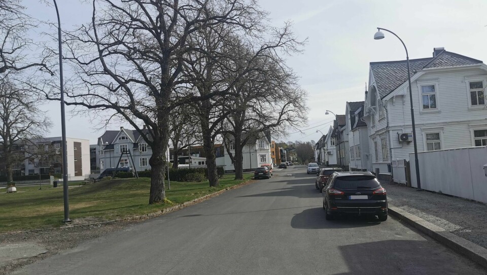 Trosvik torv er en av gatene som skal få nytt asfaltdekke, og som blir utilgjengelig for parkering langs veien i perioden arbeidene pågår. Trosvik torv i Fredrikstad.