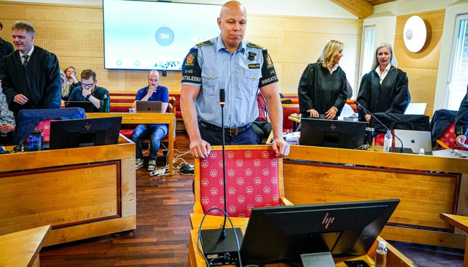 Innsatsleder Vidar Gulbrandsen i rettslokalet i Hokksund før han skal vitne i Buskerud tingrett på andre dag av rettssaken mot Espen Andersen Bråthen. 38-åringen er tiltalt for å ha drept fem personer i et angrep med pil og bue og kniv på Kongsberg 13. oktober 2021. Innsatsleder Vidar Gulbrandsen i rettslokalet i Hokksund før han vitnet i Buskerud tingrett på andre dag av rettssaken mot Espen Andersen Bråthen. Foto: Lise Åserud / NTB