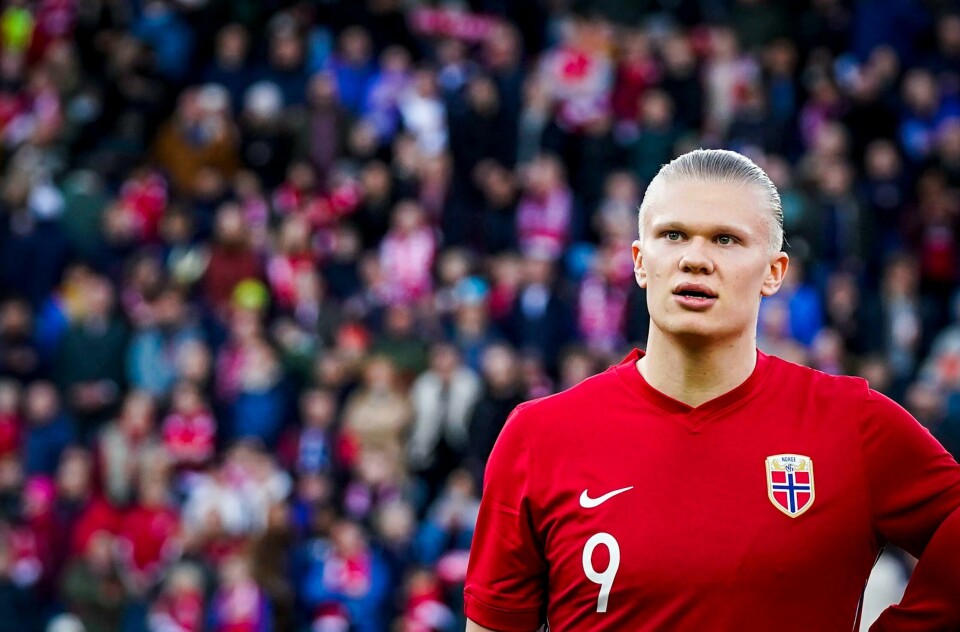 Erling Braut Haaland får oppfylt drømmen om å spille i Premier League.Foto: Lise Åserud / NTB Litt over 11.000 fikk med seg kampen mot Slovakia sist fredag.Foto: Lise Åserud / NTB