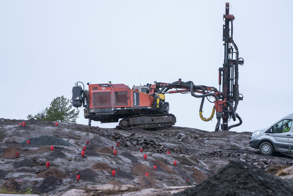 Anleggsmaskinene får fortsette å gå for fullt i de veitraseene som er under bygging. Her fra arbeidet med ny E16 over Sollihøgda i Viken, et prosjekt med en beregnet totalkostnad på 9 milliarder kroner. Anleggsmaskinene får fortsette å gå for fullt i de veitraseene som er under bygging. Her fra arbeidet med ny E16 over Sollihøgda i Viken, et prosjekt med en beregnet totalkostnad på 9 milliarder kroner.