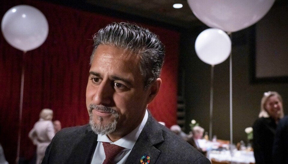 Abid Raja da han i 2021 vant årets Bokhandlerpris med selvbiografien «Min skyld». Nå må den planlagte TV-serien basert på boken finne et nytt hjem. Abid Raja åpner for at støtteordningene til kulturlivet under koronapandemien, kan ha vært for romslige. Han var ansvarlig for ordningene som kulturminister. Foto: Ole Berg-Rusten / NTB