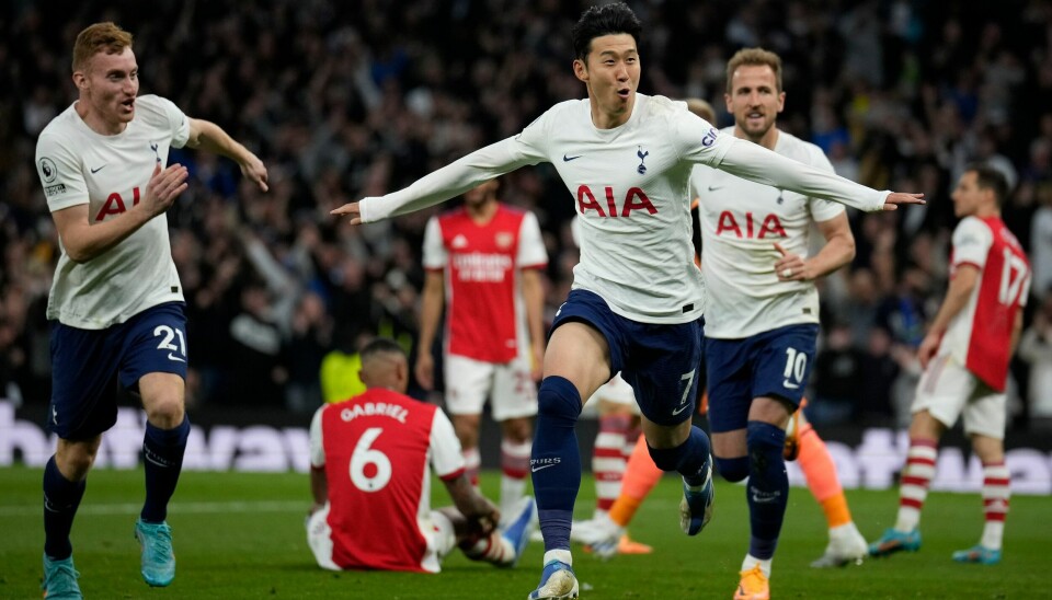 Son Heung-min jubler etter å ha gjort 3-0 for Tottenham i det viktige lokaloppgjøret mot Arsenal. Tomålsscorer Harry Kane er rett bak ham. Son Heung-min jubler etter å ha gjort 3-0 for Tottenham i det viktige lokaloppgjøret mot Arsenal. Tomålsscorer Harry Kane er rett bak ham. Foto: Matt Dunham, AP / NTB