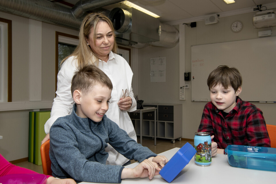 Natalya underviser barna på Refstad skole. Refstad skole. Elever fra Ukraina.