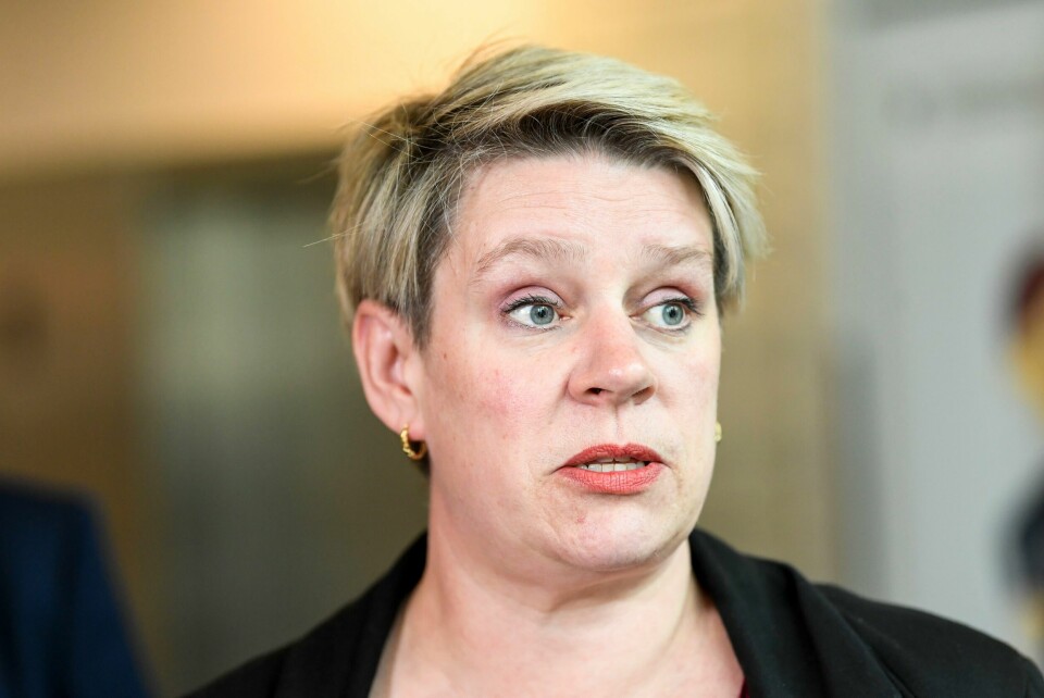 Arbeids- og inkluderingsminister Marte Mjøs Persen (Ap) vil gi brillestøtte til alle under 18 år som har behov for det. Arbeids- og inkluderingsminister Marte Mjøs Persen (Ap) orienterer pressen om årets trygdeoppgjør i Arbeids- og inkluderingsdepartementets lokaler i Oslo. Foto: Annika Byrde / NTB