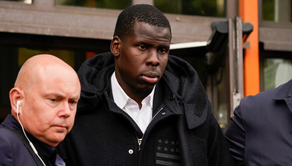 Kurt Zouma på vei ut av et rettsmøte i London nylig. Bildet viser fotballspiller Kurt Zouma på vei ut av et rettsmøte i London nylig.