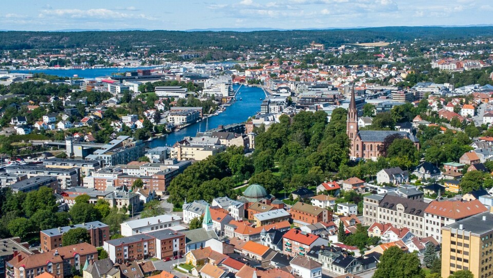 Fredrikstad kommune vil ifølge SSBs framskrivinger ha 96.006 innbyggere i 2050, over 12.000 flere enn ved starten av 2022. Flyfoto av Fredrikstad sentrum.