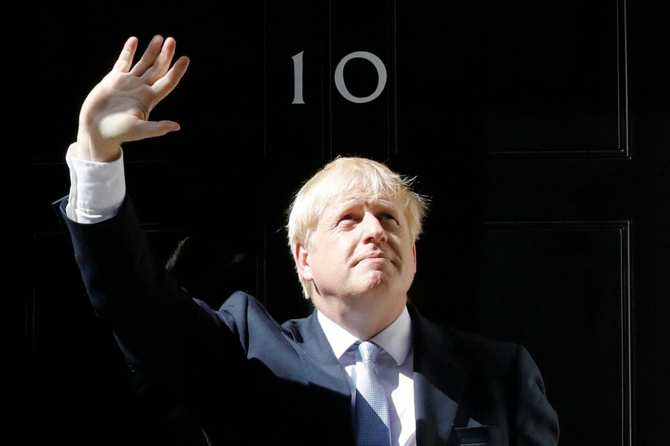 Boris Johnson går videre etter mistillitsvotumet, men mange mener at det som nå har skjedd er et skritt på veien ut for Boris Johnson. Boris Johnson går videre etter mistillitsvotumet, men mange mener at det som nå har skjedd er et skritt på veien ut for Boris Johnson.