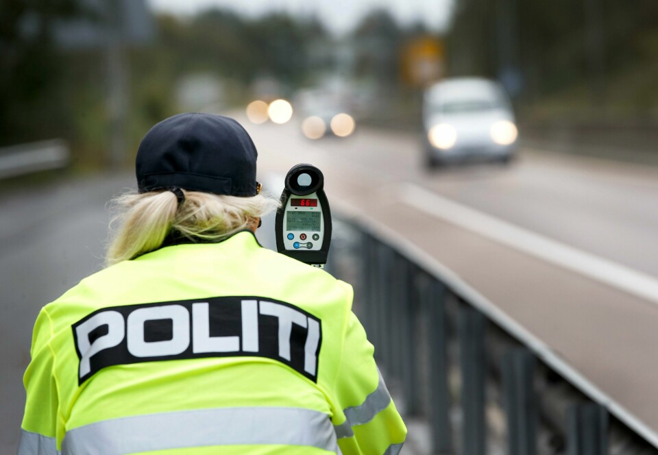 I løpet av årets Aksjon skolevei ble det gjennomført 109 kontroller rundt skoler i Oslo. Utrykningspolitiet og flere organisasjoner vil ha slutt på at det blir varslet om politiets kontroller i sosiale medier. Foto: Gorm Kallestad / NTB