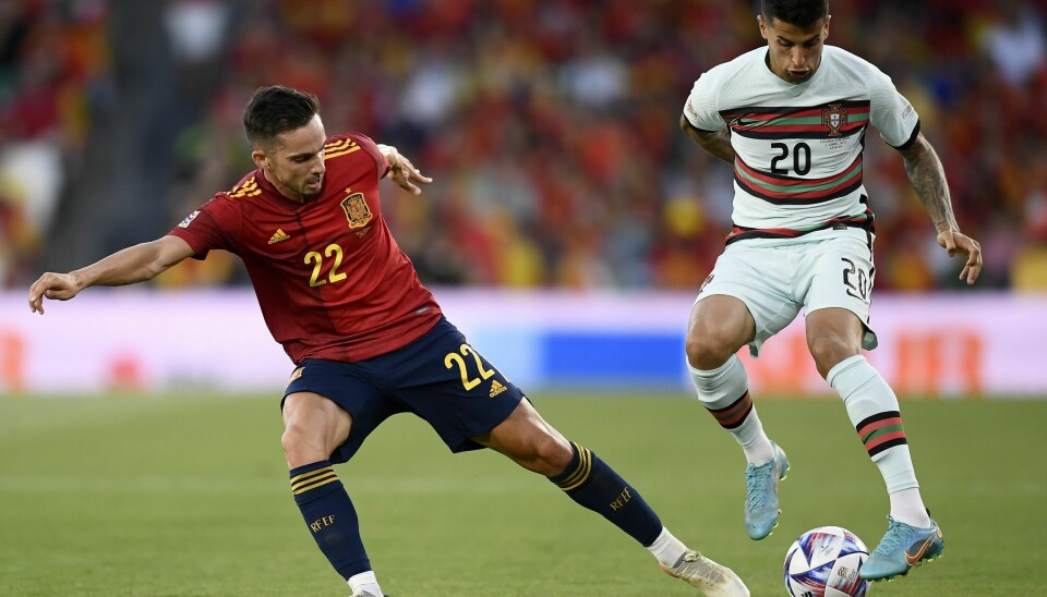 Pablo Sarabia og João Cancelo slo hver sin målgivende pasning i 1-1-kampen i Sevilla. Pablo Sarabia og João Cancelo slo hver sin målgivende pasning i 1-1-kampen i Sevilla. Foto: Jose Breton / AP / NTB