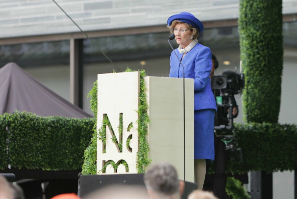Gratulerer med dagen – til hele Norge, erklærte dronning Sonja da hun åpnet Nasjonalmuseet lørdag. Gratulerer med dagen – til hele Norge, erklærte dronning Sonja da hun åpnet Nasjonalmuseet lørdag. Foto: Christoffer Andersen / NTB