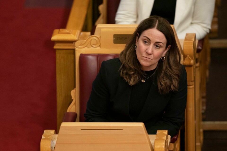 Utdanningsminister Tonje Brenna fikk spørsmål om hva hun vil gjøre for å sikre at alle landets lærere er skikket til å håndtere vold. Oslo 20220330. utdanningsminister Tonje Brenna hører på president Volodymyr Zelenskyj taler til Stortinget.Foto: Torstein Bøe / NTB