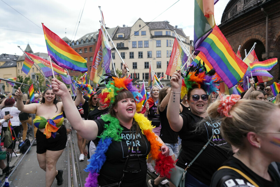 Fra Oslo Pride Parade i 2019, sist gang paraden gikk som normalt. Bildet viser folk som går i pride-paraden i 2019.