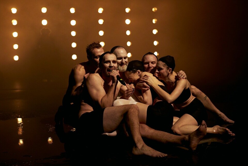 Og etter festen kommer nachspielet. Fra «Tid for glede» på Det Norske Teatret. «Tid for glede»