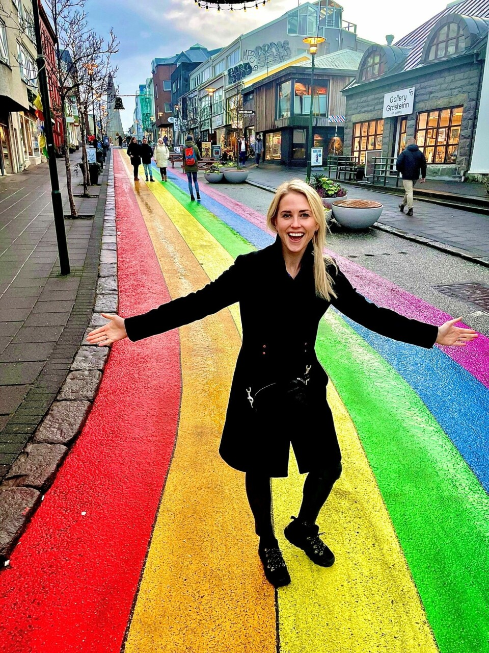 Tonje Frøystad Garvik har planene klare for Oslo Pride 2022. Her fra et besøk i Reykjavik på Island, der gaten Skolavordustigur er malt i regnbuens farger på permanent basis. Tonje Frøystad Garvik har planene klare for Oslo Pride 2022. Her fra et besøk på Reykjavik, der gaten Skolavordustigur er malt i regnbuens farger på permanent basis.