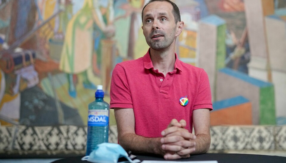 Hallstein Bjercke i Venstre mener byråden og skoledirektøren svarer for passivt om mobbing. Hallstein Bjercke i Venstre mener en gjennomsnittsfamilie vil tape 200.000 kr i året på sekstimersdagen. Her bygger han på tall som allerede har blitt tilbakevist som åpenbart urimelige, skriver innleggsforfatterne fra Rødt.