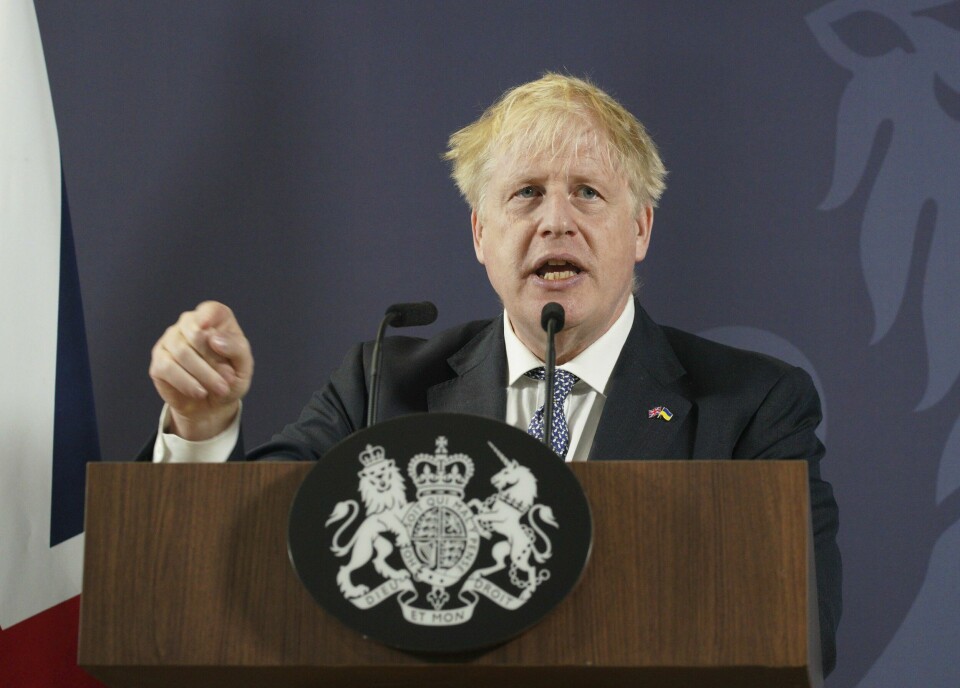 Storbritannias statsminister Boris Johnson mener det ville vært moralsk motbydelig å presse Ukraina inn i en fredsavtale til fordel for Russland. Storbritannias statsminister Boris Johnson mener det ville vært moralsk motbydelig å presse Ukraina inn i en fredsavtale til fordel for Russland. Foto: Peter Byrne / AP / NTB