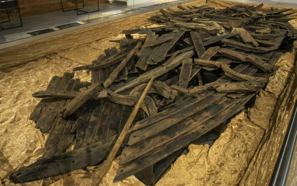 – Et av de største skipene vi fant, vil bli stilt ut akkurat som det ble funnet, uten noen form for rekonstruksjon, sier arkeolog Hilde Vangstad i Norsk Maritimt Museum. – Et av de største skipene vi fant, vil bli stilt ut akkurat som det ble funnet, uten noen form for rekonstruksjon, sier arkeolog Hilde Vangstad i Norsk Maritimt Museum. Foto: Beate Kjørslevik / Stiftelsen Norsk Folkemuseum / NTB