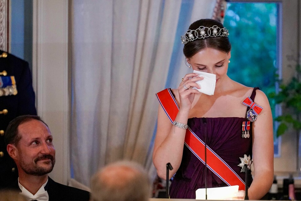 Prinsesse Ingrid Alexandra tørker en tåre under sin tale under gallamiddagen. Foto: Håkon Mosvold Larsen / NTB Prinsesse Ingrid Alexandra tørker en tåre under sin tale under gallamiddagen. Foto: Håkon Mosvold Larsen / NTB