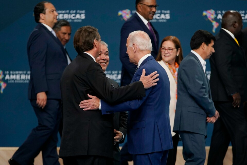 Jair Bolsonaro, som er en alliert av tidligere president Donald Trump, var imponert etter møtet med president Joe Biden under Amerika-toppmøtet i Los Angeles denne uka. Jair Bolsonaro, som er en alliert av tidligere president Donald Trump, var imponert etter møtet med president Joe Biden under Amerika-toppmøtet i Los Angeles denne uka.Foto: Evan Vucci / AP / NTB