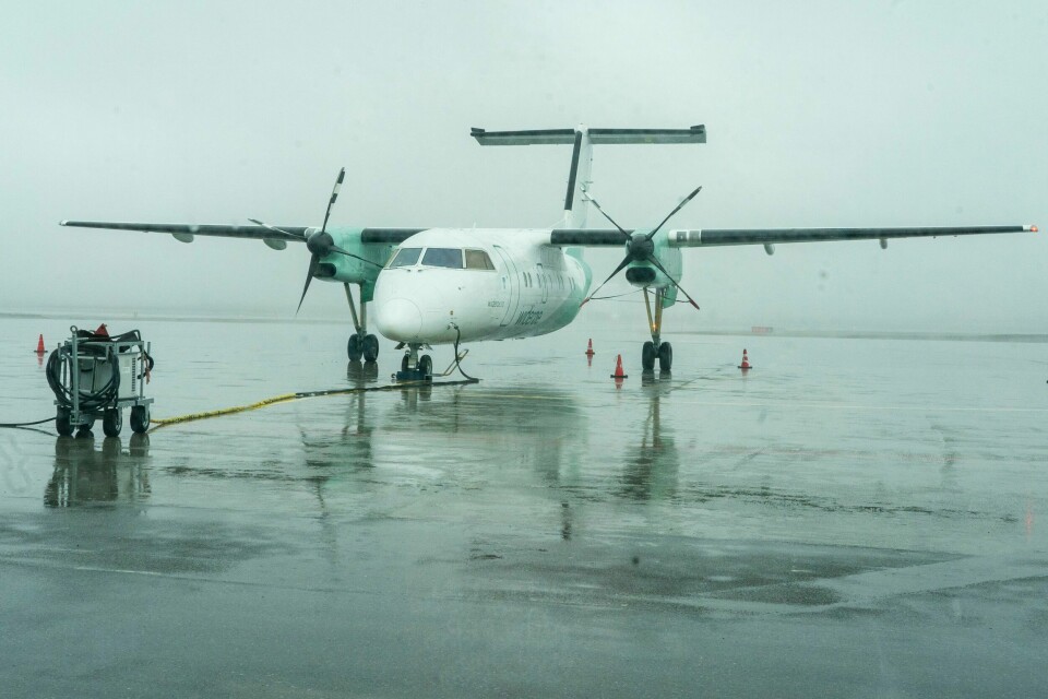 Det er fortsatt usikkert hva som skjer med flyreisene til Widerøe i Nord-Norge tirsdag. Bildet er av et Widerøefly. Widerøe har avlyst 30 avganger. Det er på grunn av at flyteknikere streiker.