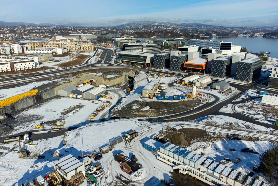 Her bygges Fornebubanen. Nå skal byrådet avgjøre om T-banen mellom Oslo og Fornebu blir noe av. Bærum 20220223. Dronefoto av det som skal bli Fornebubanen. T-banen blir en ny T-banestrekning som skal gå fra Majorstuen til Fornebu. Den skal stå ferdig i 2027.Foto: Håkon Mosvold Larsen / NTB