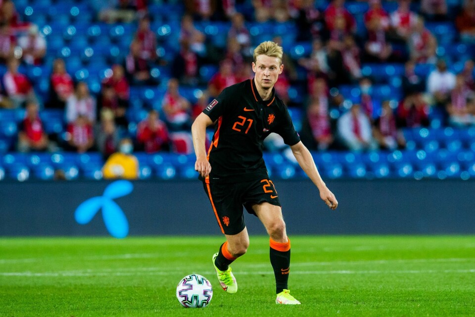 Frenkie de Jong mister fotball-EM med skade. Frenkie de Jong ser ut til å bli Erik Ten Hags første signering som Manchester United-trener. Foto: Fredrik Varfjell / NTB