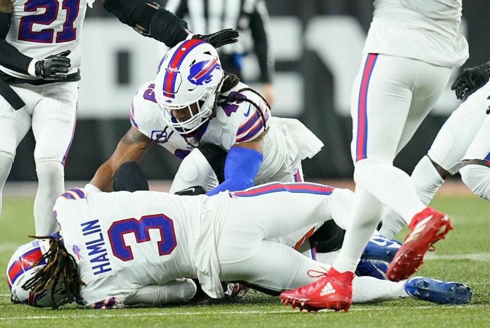 Damar Hamlin fikk hjertestans under en NFL-kamp natt til tirsdag. Damar Hamlin fikk hjertestans under en NFL-kamp natt til tirsdag. Foto: Joshua A. Bickel / AP Photo / NTB.